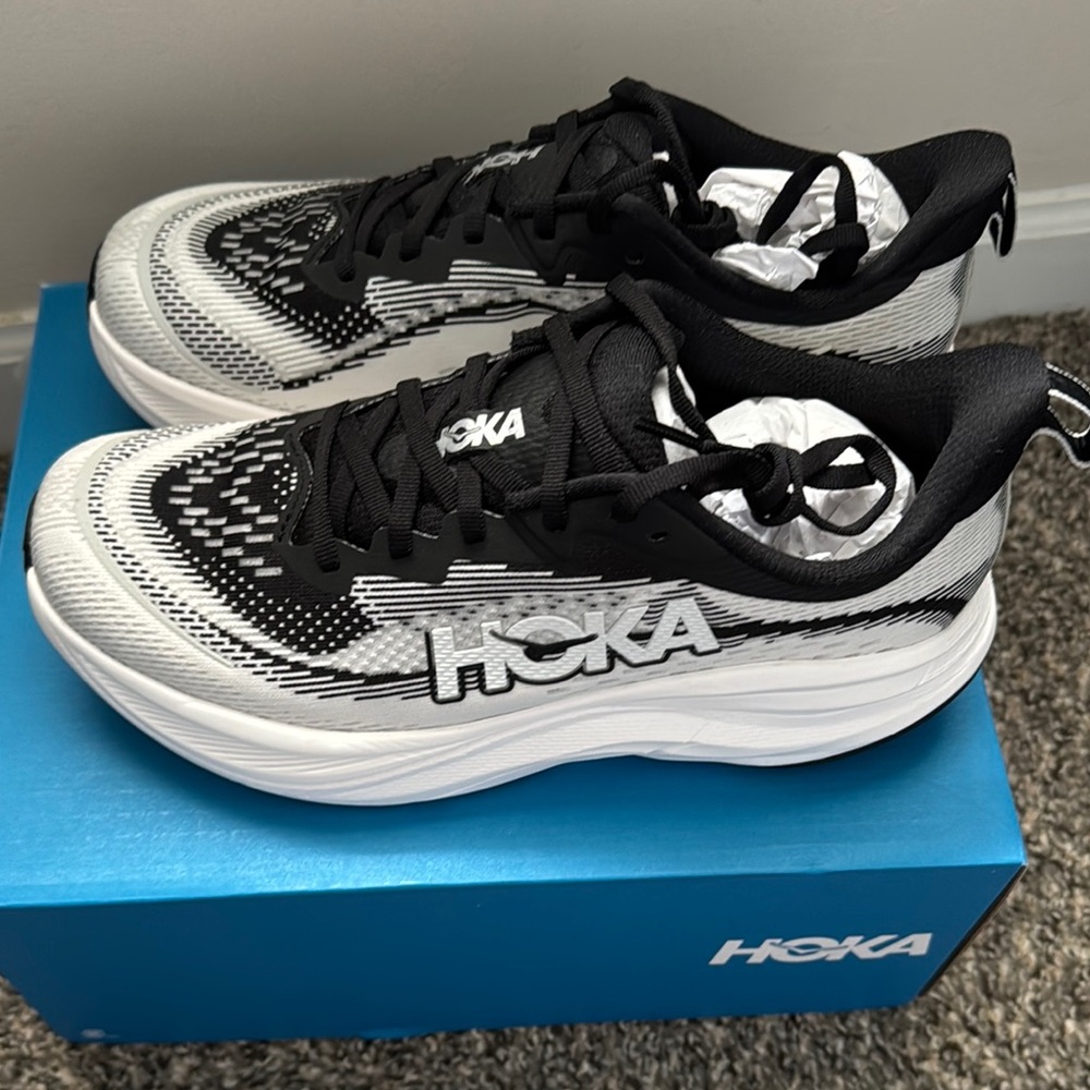 HOKA Skyflow Black and White Running Shoes size 8.5 wide